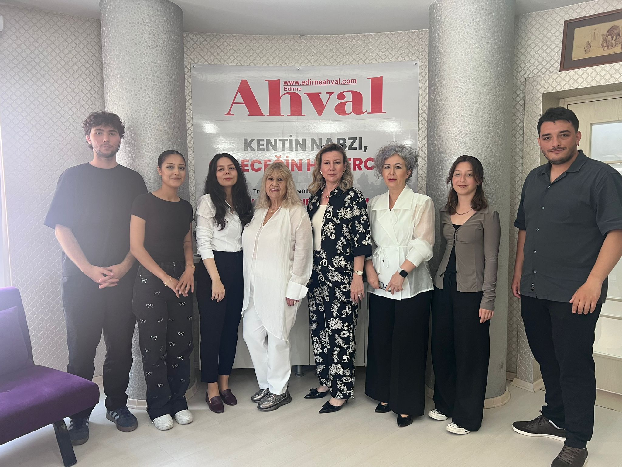 Edirne’de ilkeli, doğru ve objektif habercilik anlayışıyla kentin nabzını tutan, yerel basının güçlü sesi edirneahval.com internet haber sitesi, yayın hayatındaki 10’uncu yılını gururla kutladı.
